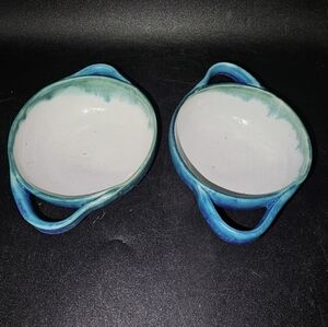 2 small vintage art pottery casserole dishes‎